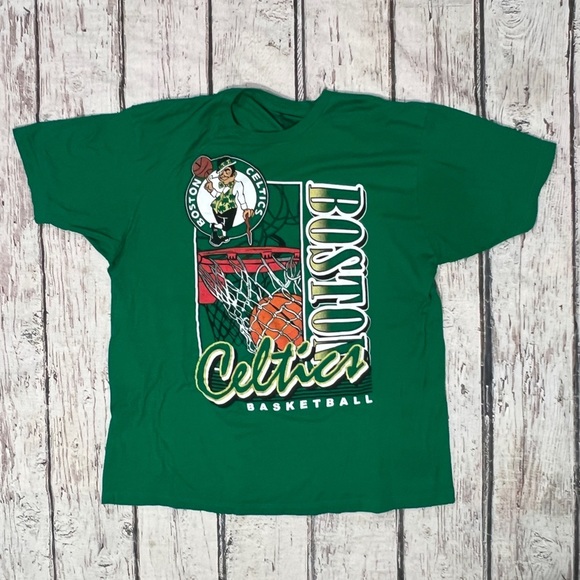 Boston Celtics NBA Basketball Sports Retro Crewneck Mens Tshirt - Picture 1 of 3